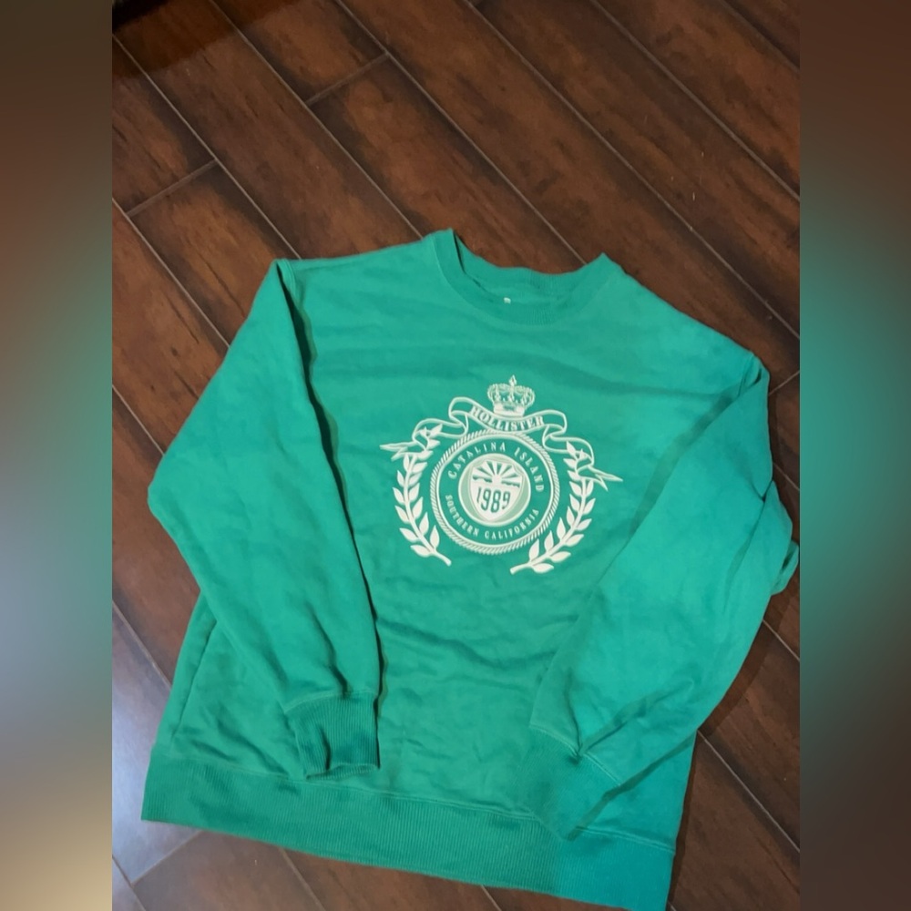Hollister crewneck sweater